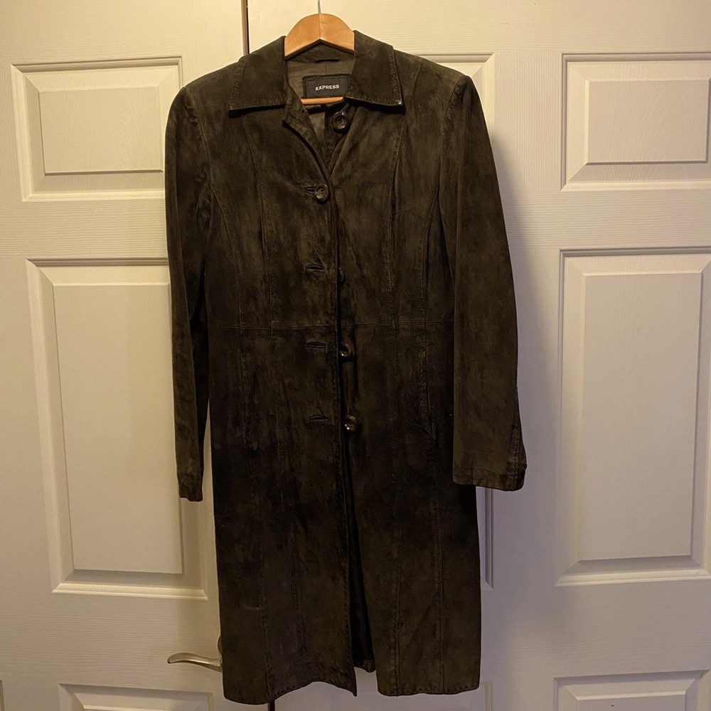 Gorgeous, vintage brown suede coat. Excellent condition!